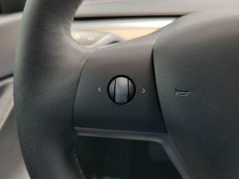 Used 2021 Tesla Model Y Long Range AWD/4WD image 22