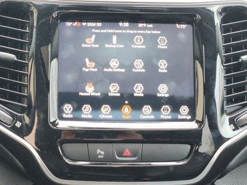 Used 2020 Jeep Cherokee Limited image 17