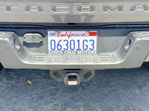 Used 2021 Toyota Tacoma TRD Off-Road w/ Technology Package AWD/4WD image 18