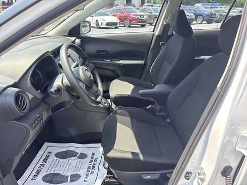 New 2025 Nissan Kicks Play S image 15