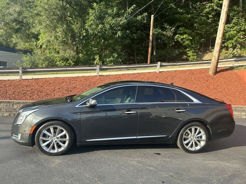 Used 2014 Cadillac XTS Luxury w/ Driver Awareness Package FWD image 2