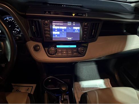 Used 2018 Toyota RAV4 Limited image 17