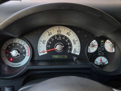 Used 2014 Toyota FJ Cruiser 4WD w/ Upgrade Package image 21