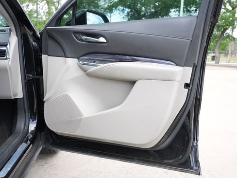 Certified 2023 Cadillac XT4 Luxury w/ Cold Weather Package image 27