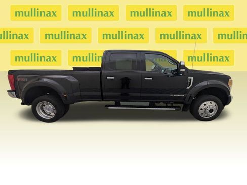 Used 2017 Ford F450 XLT w/ XLT Premium Package image 2