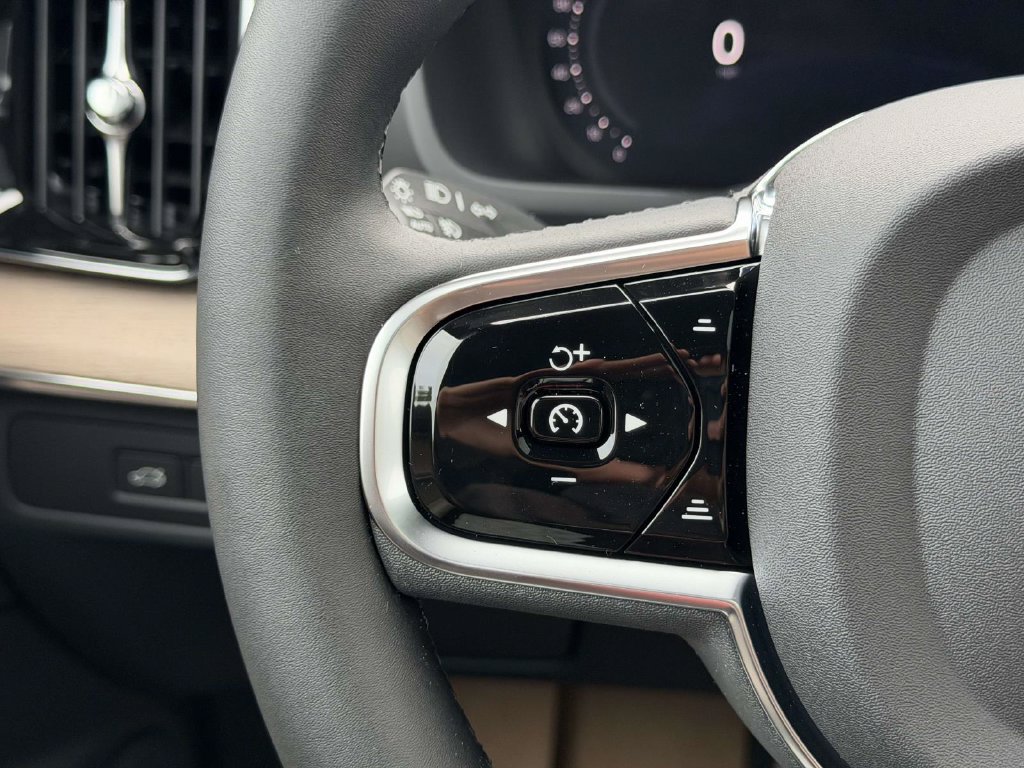 New 2026 Volvo XC90 T8 Plus w/ Protection Package AWD/4WD image 8