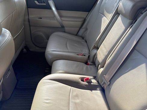 Used 2011 Toyota Highlander SE image 8