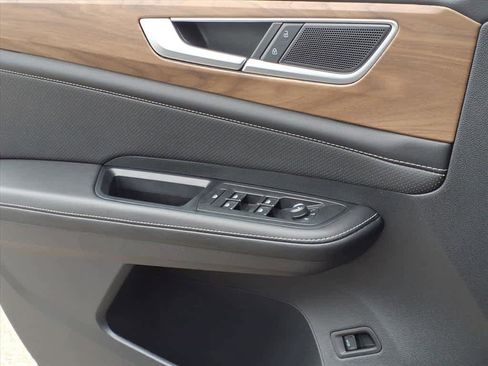 Used 2024 Volkswagen Atlas SE w/ Panoramic Sunroof Package image 18