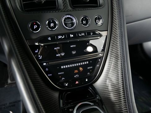 Used 2022 Aston Martin DBS Superleggera image 22
