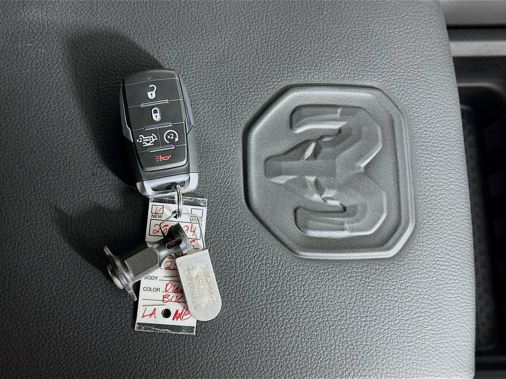 New 2026 RAM 2500 Laramie AWD/4WD image 20