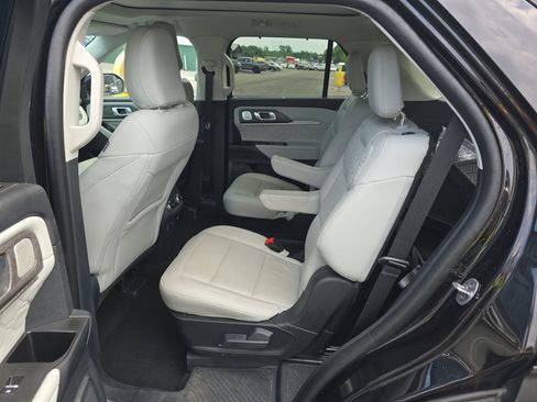 Used 2025 Ford Explorer Platinum w/ LUX Leather Package AWD/4WD image 7