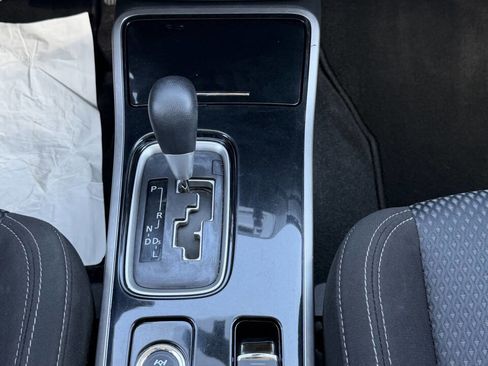 Used 2020 Mitsubishi Outlander ES image 21