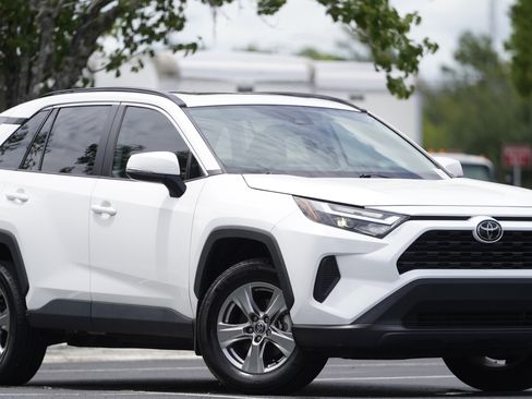 Used 2024 Toyota RAV4 XLE w/ Convenience Package FWD image 2