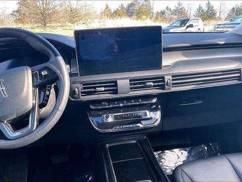 Used 2024 Lincoln Corsair AWD image 6