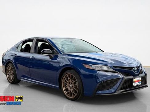Used 2024 Toyota Camry SE w/ Convenience Package FWD image 1