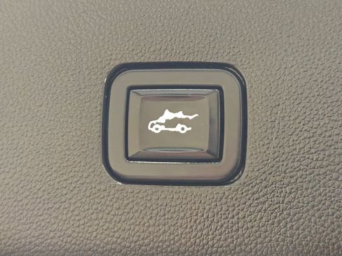 Used 2022 Chevrolet Traverse LT AWD/4WD image 34