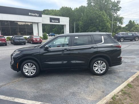 New 2026 Mitsubishi Outlander ES FWD image 7
