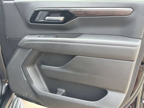 Used 2025 Chevrolet Tahoe LT AWD/4WD image 14