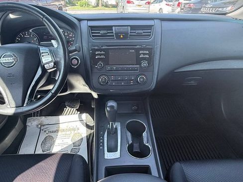 Used 2017 Nissan Altima 2.5 SR w/ Midnight Edition Package FWD image 18