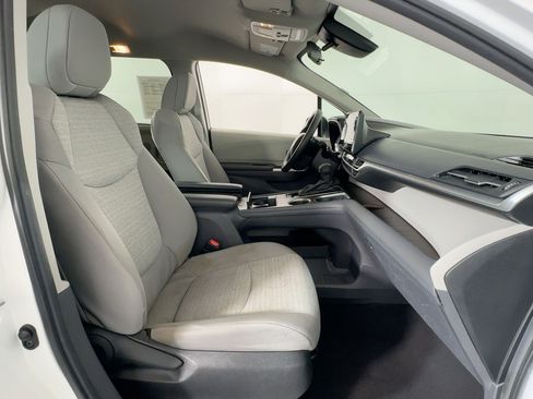 Used 2024 Toyota Sienna LE image 29