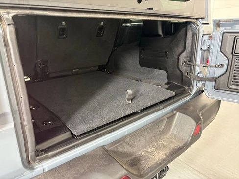 Used 2024 Jeep Wrangler Unlimited Sahara AWD/4WD image 36