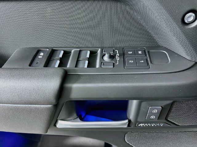 New 2026 Land Rover Defender 110 X-Dynamic SE AWD/4WD image 19