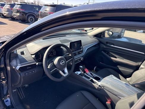 New 2025 Nissan Altima 2.5 SR image 10
