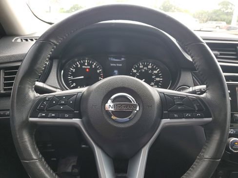 Used 2017 Nissan Rogue SV FWD image 21