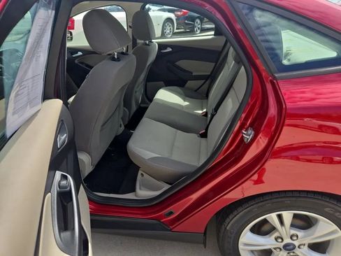 Used 2014 Ford Focus SE w/ SE Winter Package image 5