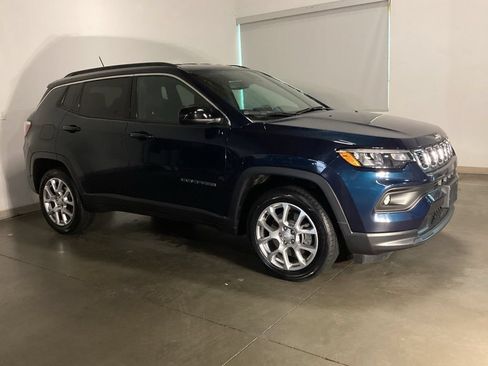 Used 2024 Jeep Compass Latitude AWD/4WD image 7