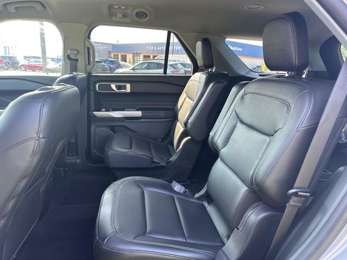 Used 2024 Ford Explorer XLT w/ Equipment Group 202A AWD/4WD image 7