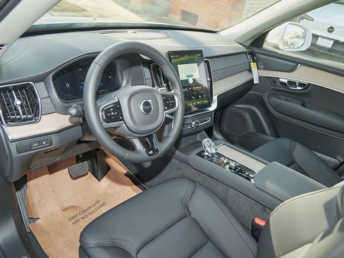 New 2025 Volvo XC90 T8 Plus w/ Protection Package Premier image 11