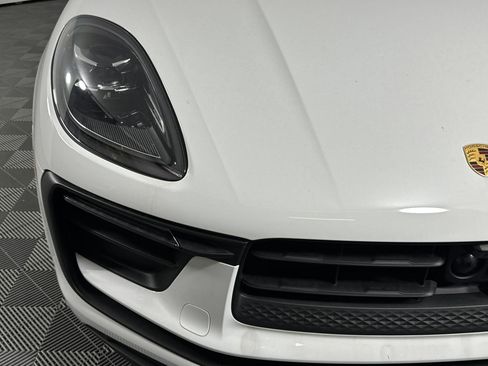 Certified 2025 Porsche Macan image 11