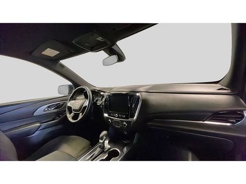 Used 2023 Chevrolet Traverse LT image 18