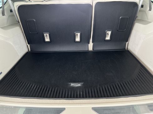 Used 2022 Cadillac Escalade ESV Premium Luxury Platinum w/ LPO, Floor Liner Package AWD/4WD image 34