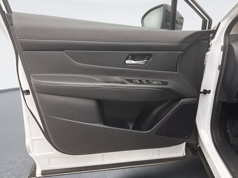 Used 2025 Nissan Murano SV AWD/4WD image 9