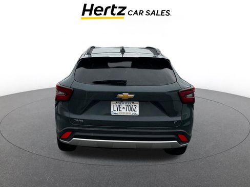 Used 2025 Chevrolet Trax LT w/ LT Convenience Package image 5
