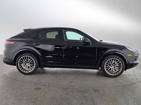 Used 2023 Porsche Cayenne Platinum Edition image 2
