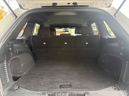 Used 2020 Jeep Grand Cherokee Laredo image 19