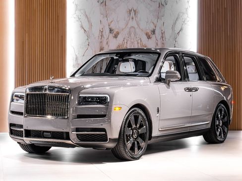 Used 2023 Rolls-Royce Cullinan w/ Cullinan Package image 4