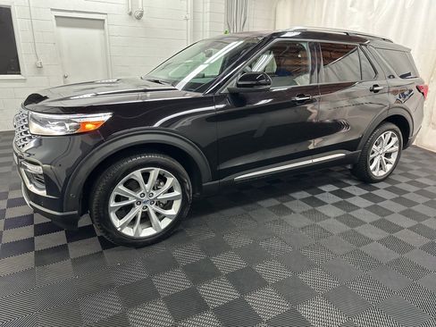 Used 2024 Ford Explorer Platinum w/ Technology Package image 5