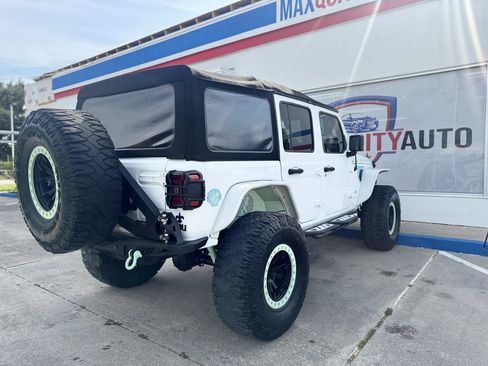 Used 2018 Jeep Wrangler Unlimited Rubicon AWD/4WD image 36