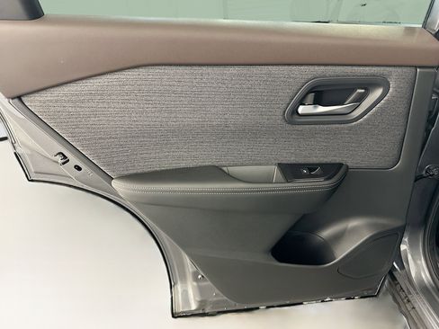 Used 2023 Nissan Rogue SV image 26