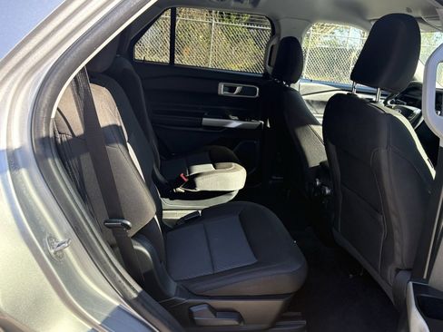Used 2022 Ford Explorer XLT image 5