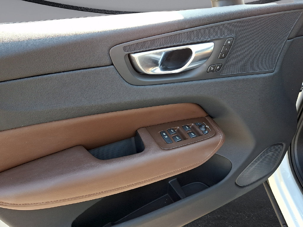 Certified 2024 Volvo XC60 B5 Plus w/ Protection Package AWD/4WD image 16