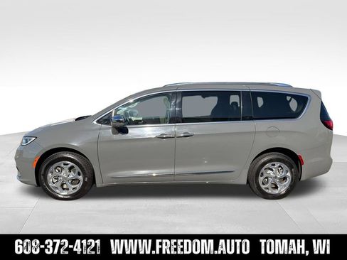 Used 2021 Chrysler Pacifica Limited w/ Premium & Safety Sphere Group AWD/4WD image 2