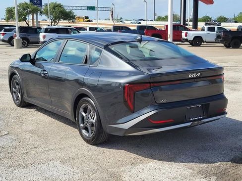 Used 2025 Kia K4 LXS image 18