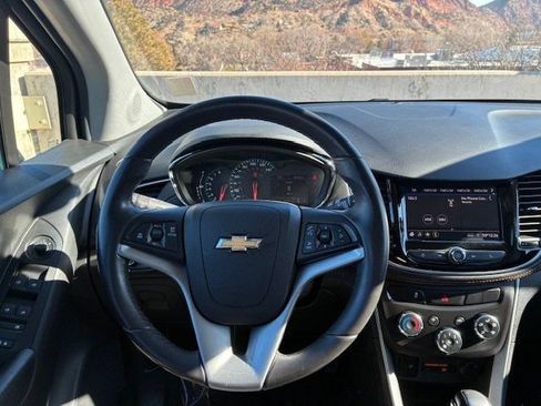 Used 2022 Chevrolet Trax LT w/ Driver Confidence Package image 13
