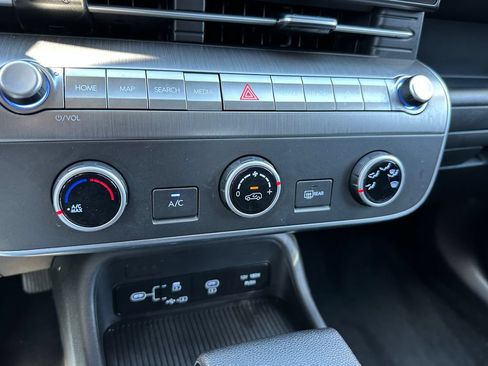 Used 2024 Hyundai Kona SE FWD image 29
