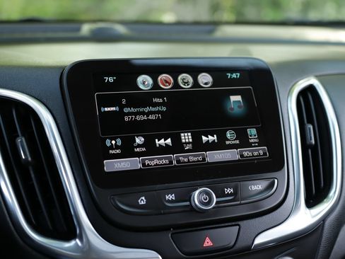 Used 2018 Chevrolet Equinox LT w/ Sun & Infotainment Package FWD image 12